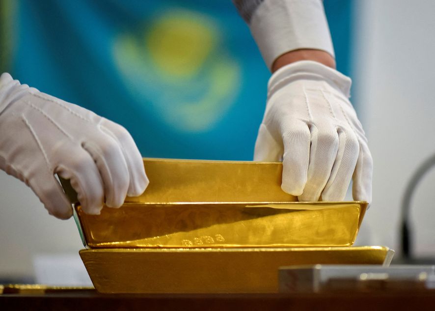 Solid Gold Path Gold eases as investors await Fed signals on rate path | ZAWYA